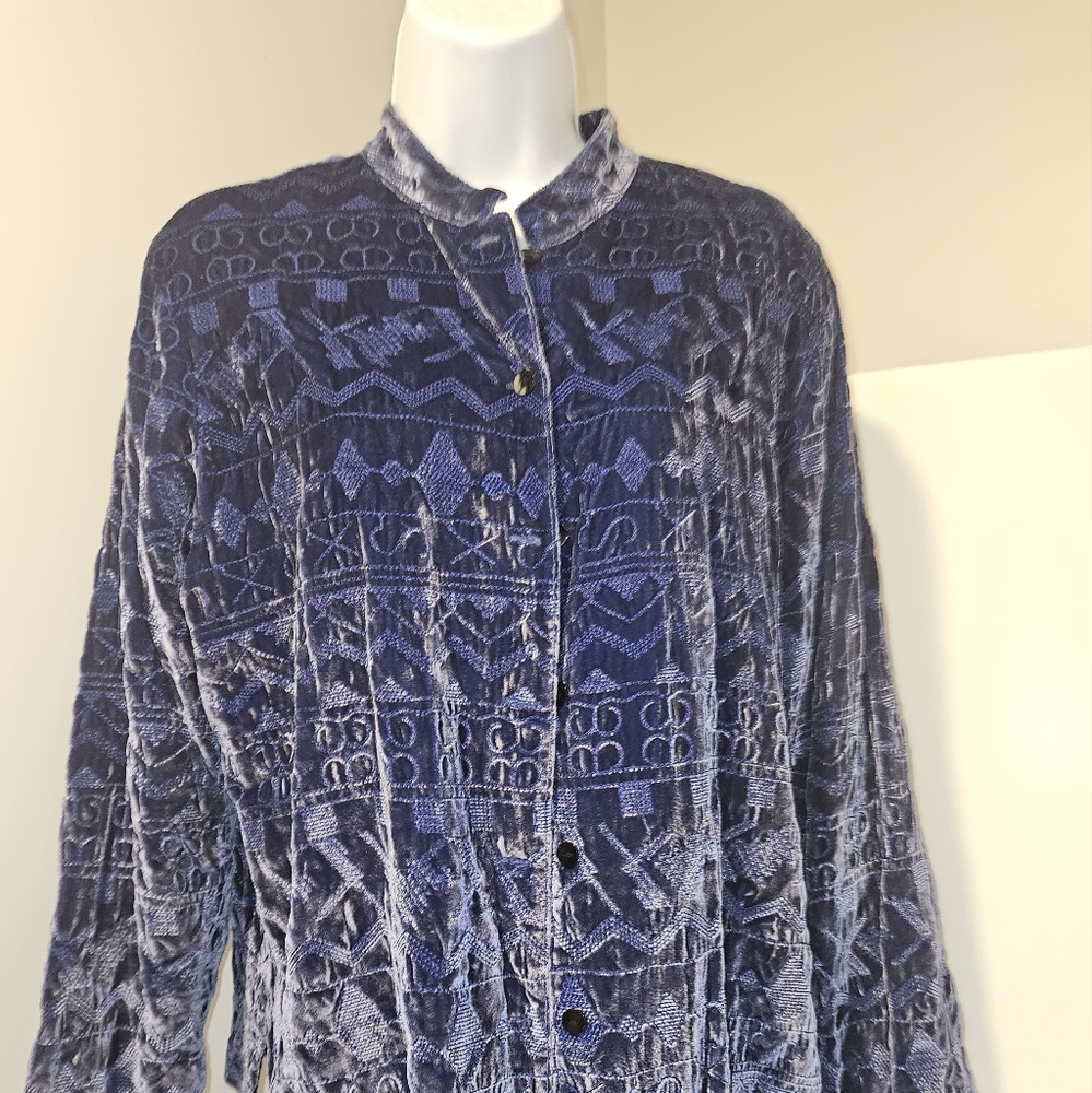 Chico's Black and Blue Textured Shirt